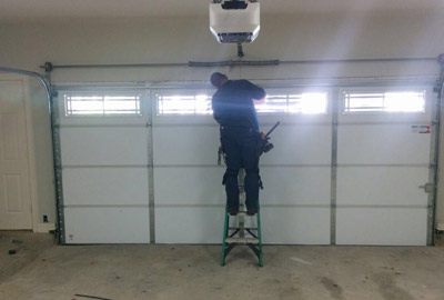 emergency garage door repair in San Fernando